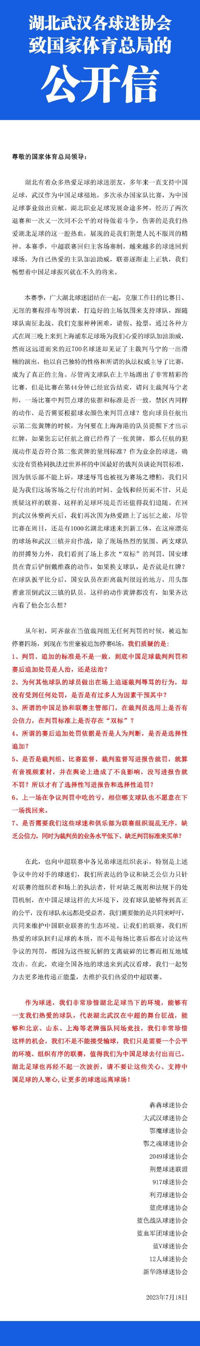 备受关注的好莱坞超级英雄群星电影《正义联盟》（Justice League），今日发布了最新群像海报，虽然海报上依旧呈现的是蝙蝠侠、神奇女侠、闪电侠、海王和钢骨等五位超级英雄，但;超人克拉克终于现身海报设计师将画面中央的空白部分，留给了披着战袍的超人的身影，整个身体轮廓让人一看便知，充满视觉创意